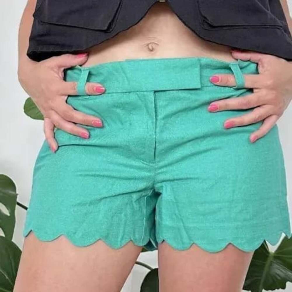 Alice Collection Green Textured Scalloped Hem Shorts Size 6